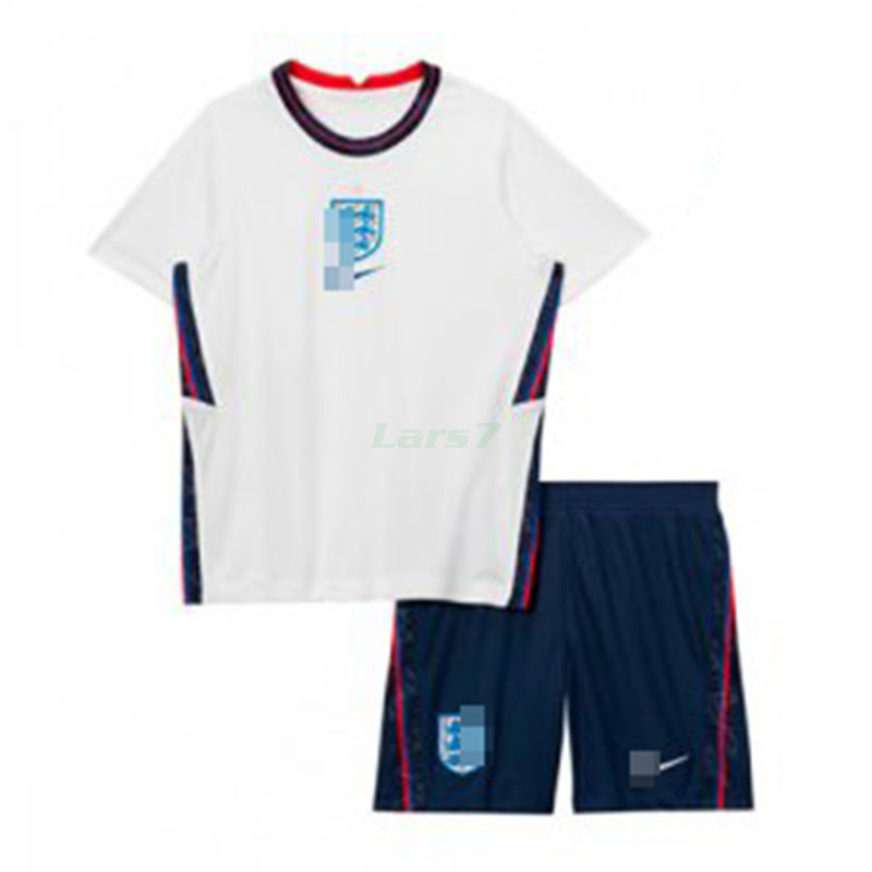 camiseta blanca y negra club inglaterra