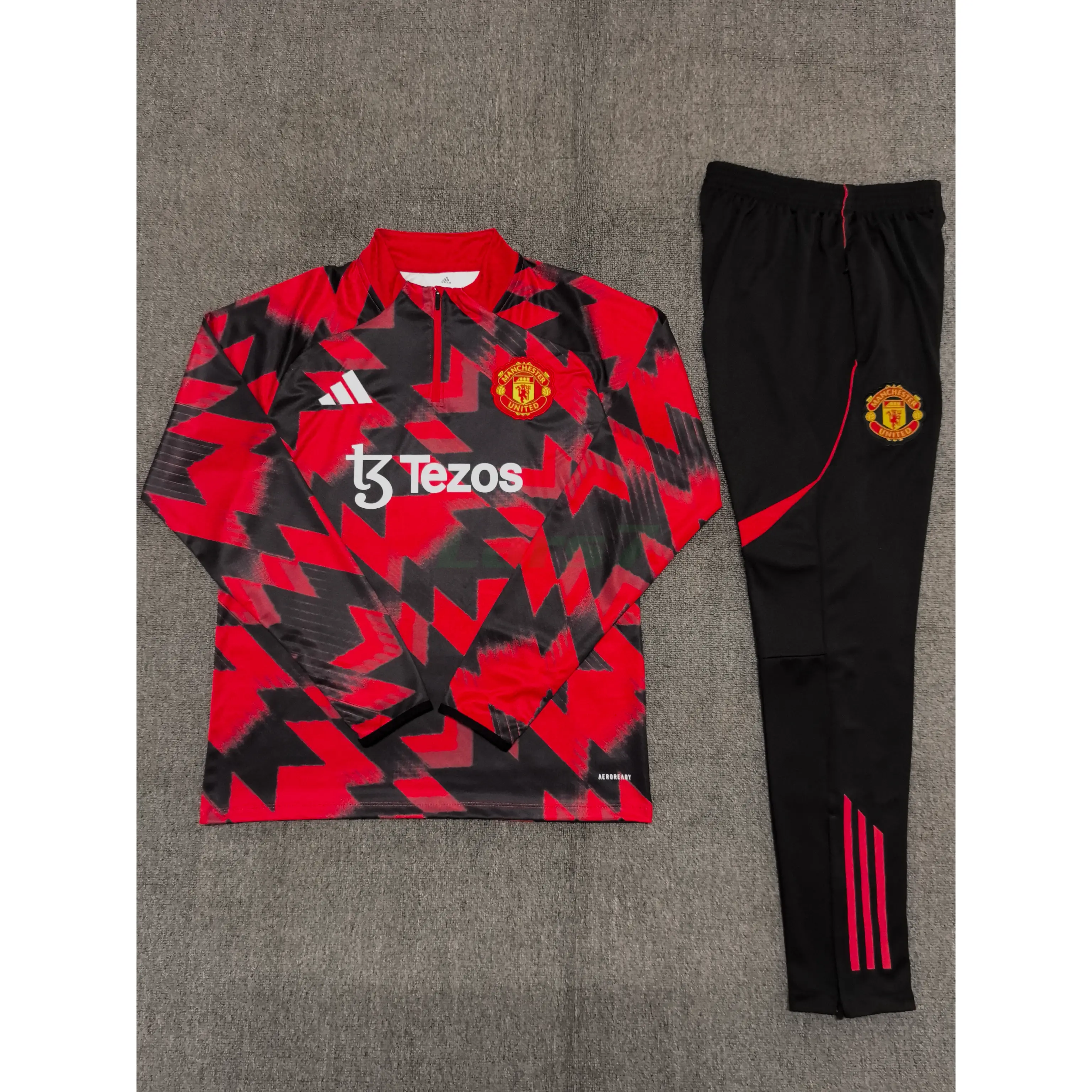 Sudadera De Entrenamiento Manchester United 2025/2026 Niño Kit Negro/Rojo con Estampado