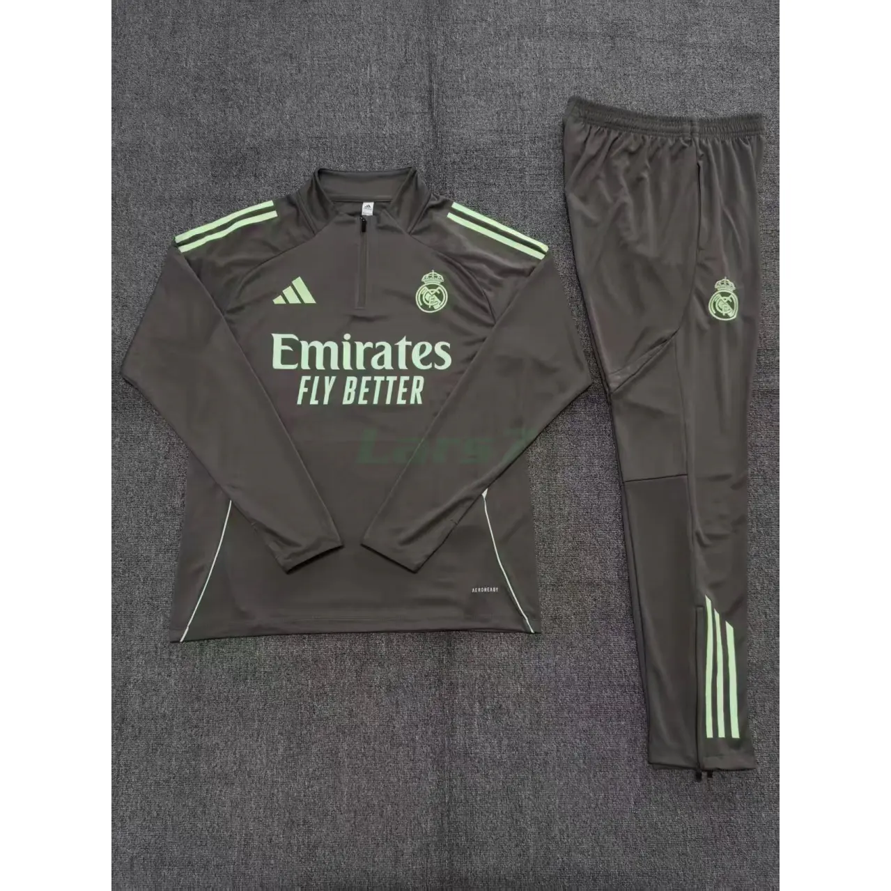 Sudadera De Entrenamiento Real Madrid 2025/2026 Niño Kit Verde Militar