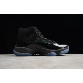 Air Jordan 11 “Toga y Birrete” Negro Brillante