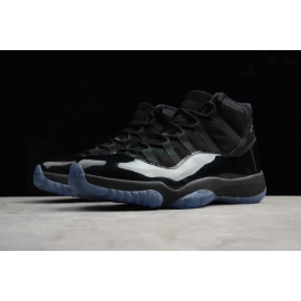 Air Jordan 11 “Toga y Birrete” Negro Brillante