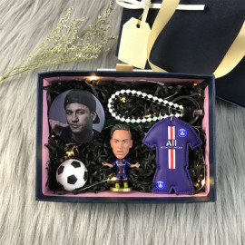 Conjunto Regalo de Cuatro Piezas para Muñeco Fútbol Ramos / Modrić / Suárez