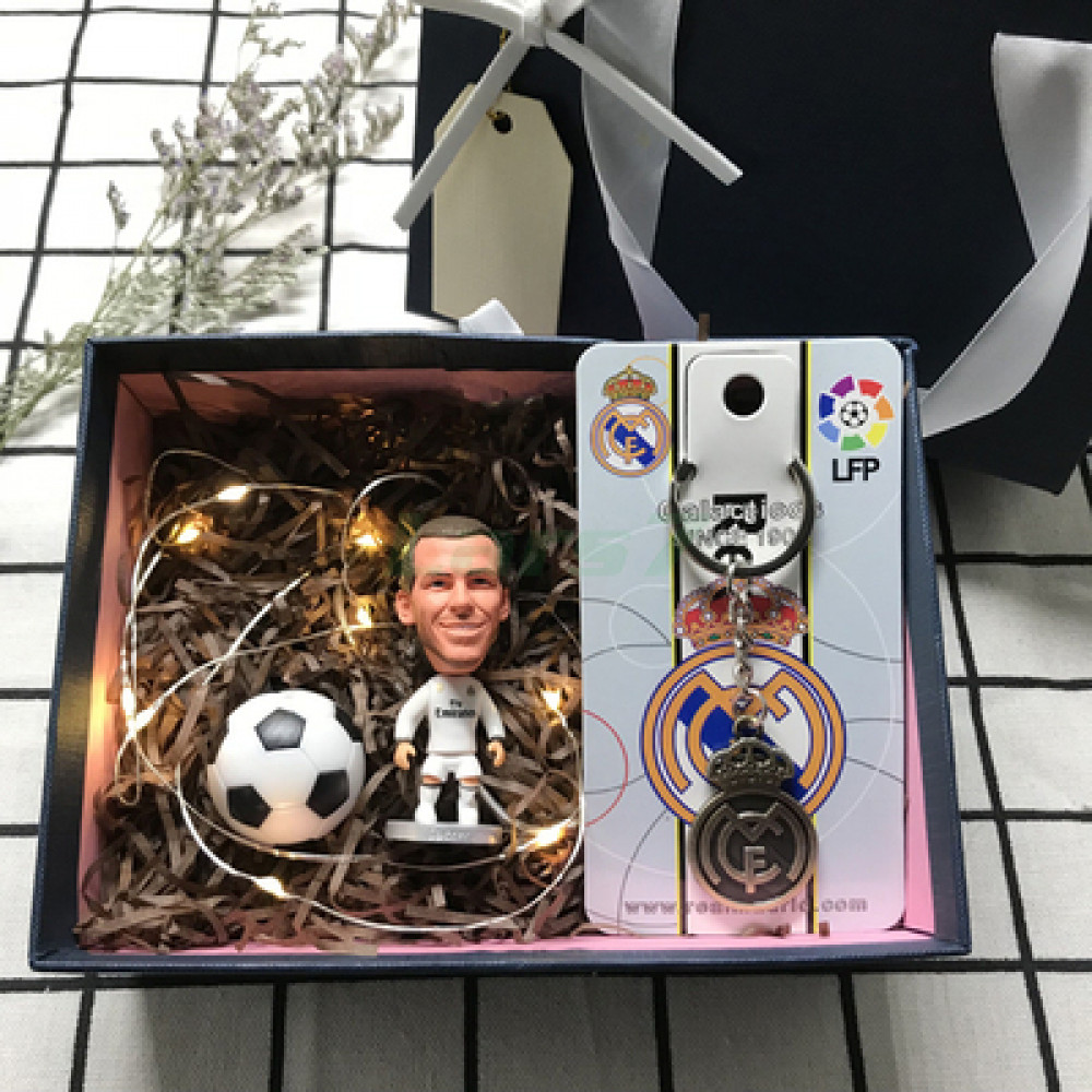 Conjunto Regalo Muñeco de Tres Piezas Fútbol Real Madrid 