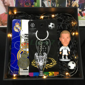 Conjunto Regalo Muñeco de Tres Piezas Fútbol Mbappé/Salah/Modrić